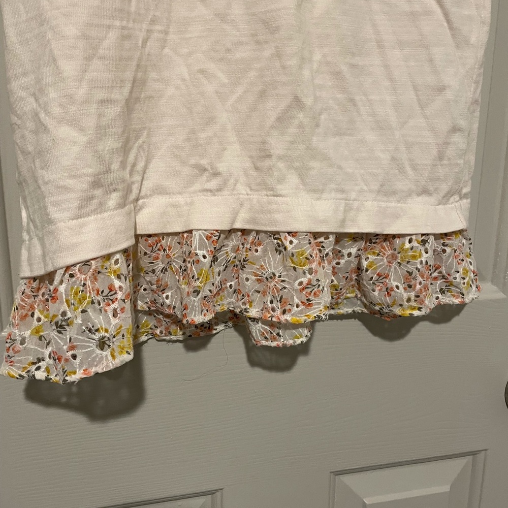 NWT Loft Floral Chiffon Trim Bottom Ruffle Top - Picture 4 of 4